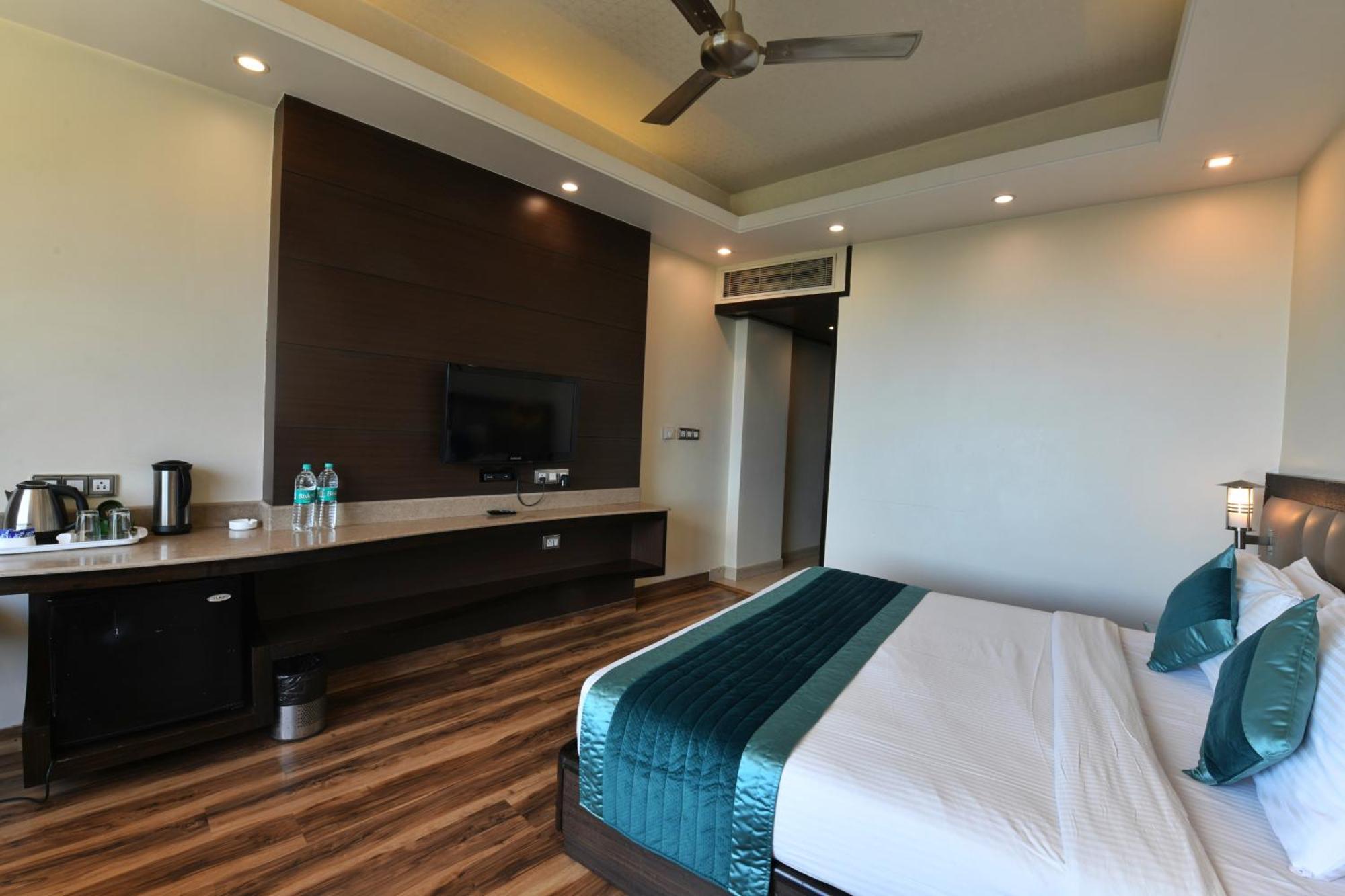 The Cedar Grand Hotel And Spa Shimla Bilik gambar